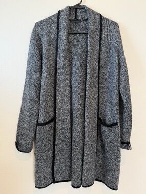 chic Gray Open-Front Tweed Cardigan with Black Trim